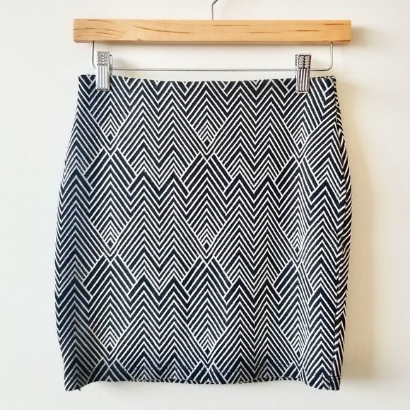 Zara Trafaluc Patterned Grey Black Women's Skirt - Picture 1 of 6